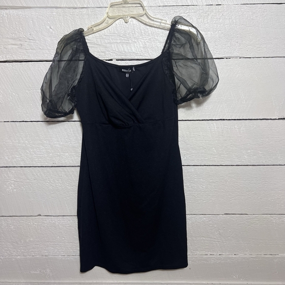 Missguided Dresses & Skirts - Missguided Black Puff Sleeve V- Neck Dress Size 12